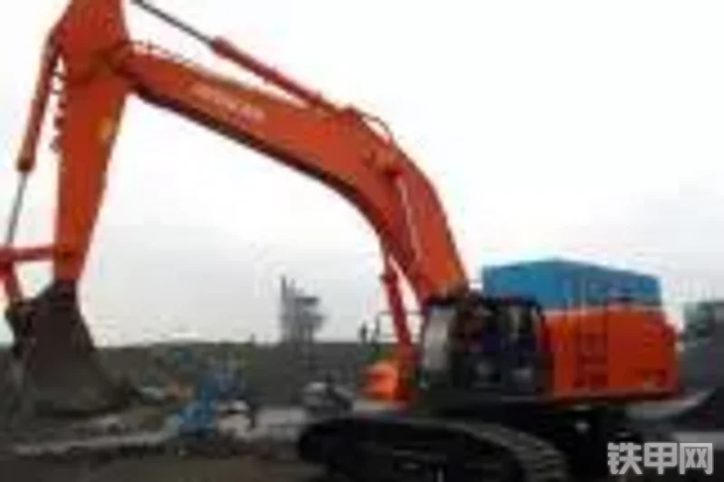 日立ZX650LC-3挖掘机整机外观