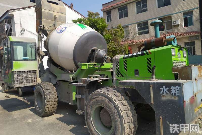 中科聚峰jbc26搅拌运输车