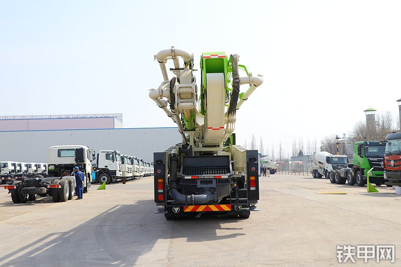 雷萨重机BJ5350THB-XF(L10-52米)泵车整机外观