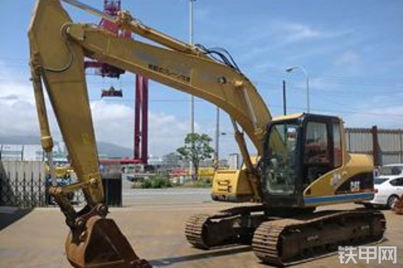 卡特彼勒320CU挖掘机整机外观