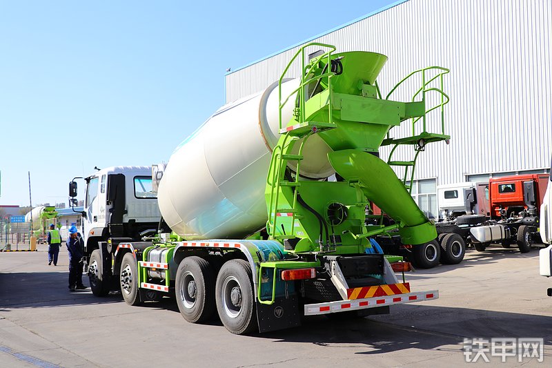 雷萨重机BJ5316GJB-MB（MH5C407）搅拌运输车整机外观