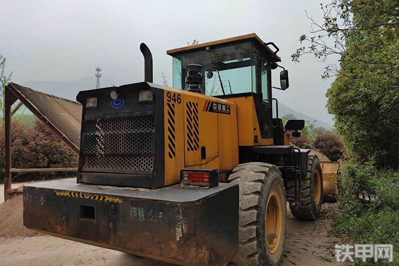 中首重工946装载机整机外观