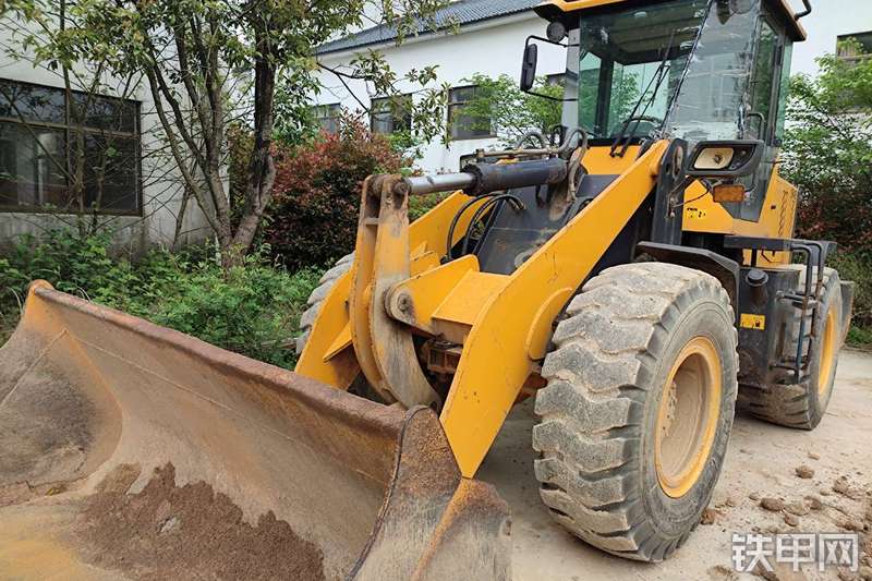 中首重工946装载机整机外观