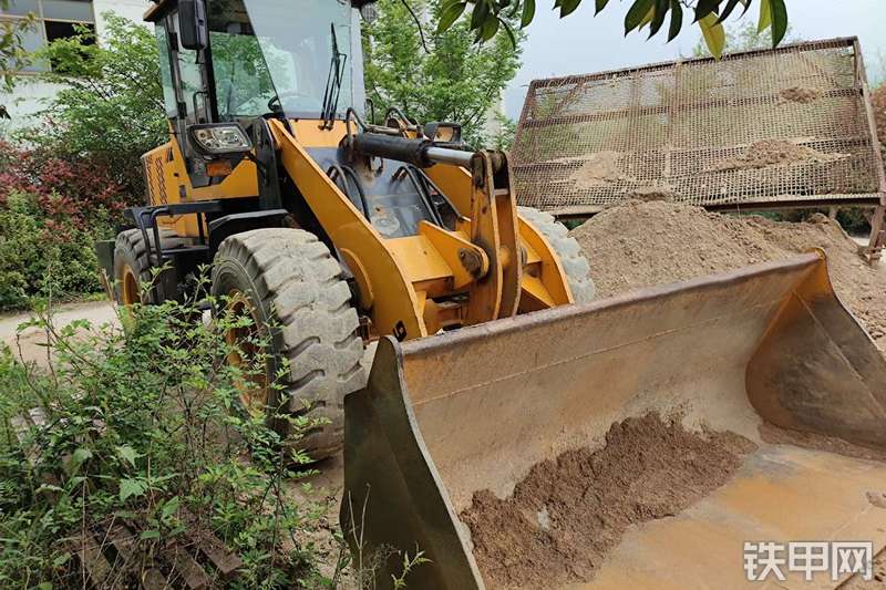 中首重工946装载机整机外观