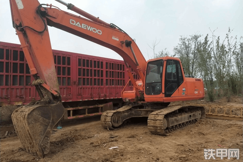 大宇DH258LC-V挖掘机整机外观