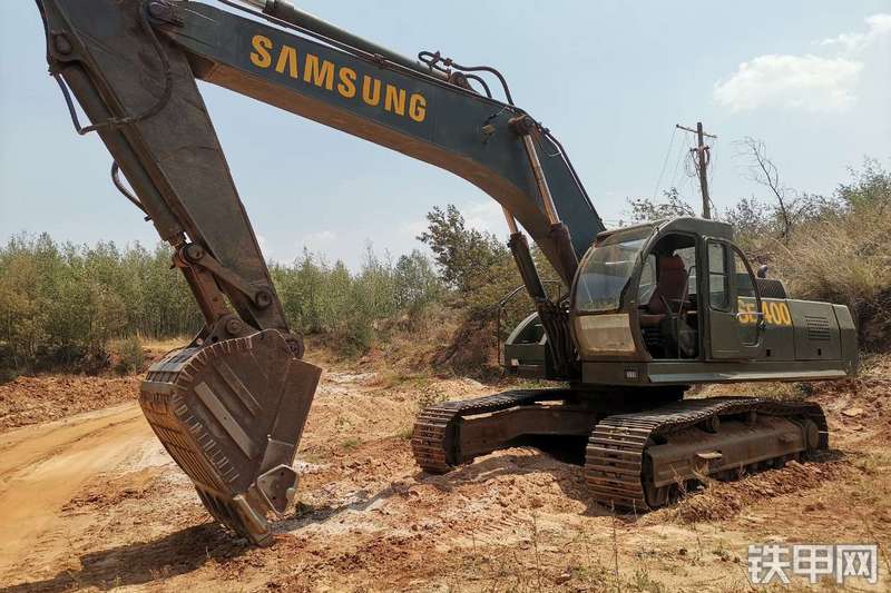 三星SE400挖掘机整机外观