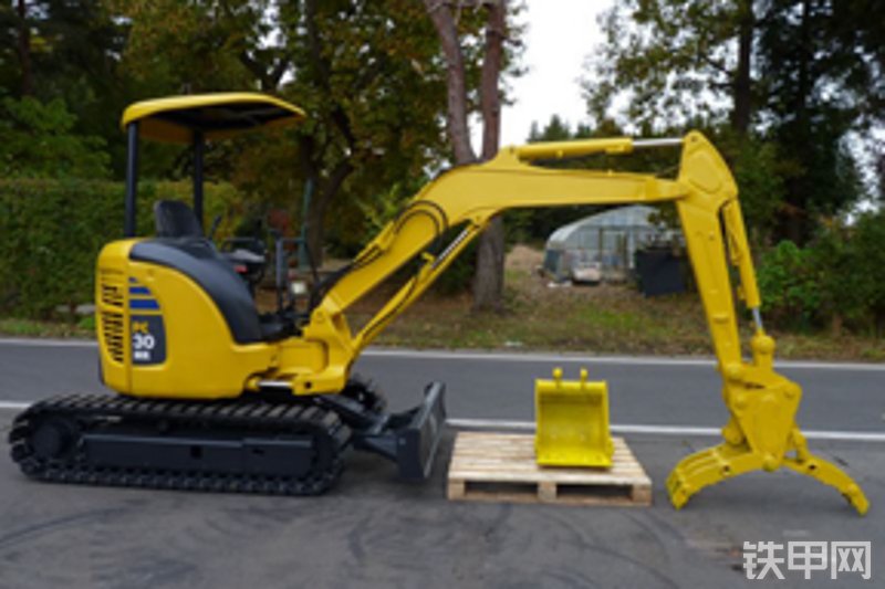 小松PC30MR-2挖掘机整机外观