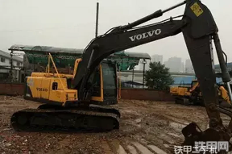 沃尔沃EC140BLC挖掘机整机外观