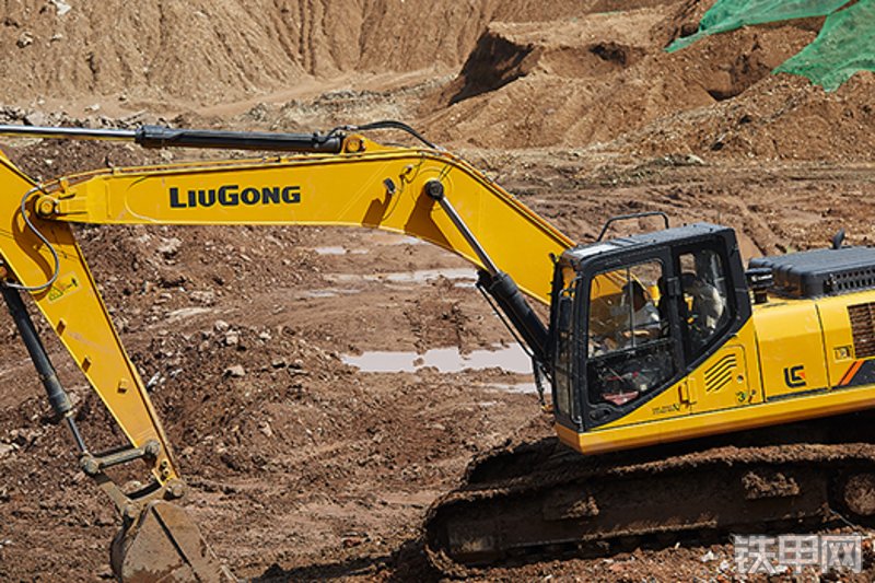 柳工CLG925E挖掘机整机外观