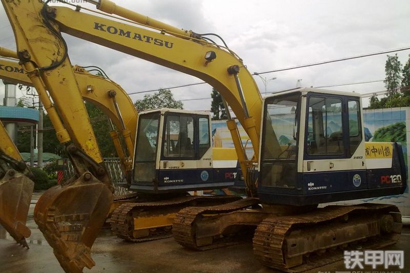 小松PC120-5挖掘机整机外观