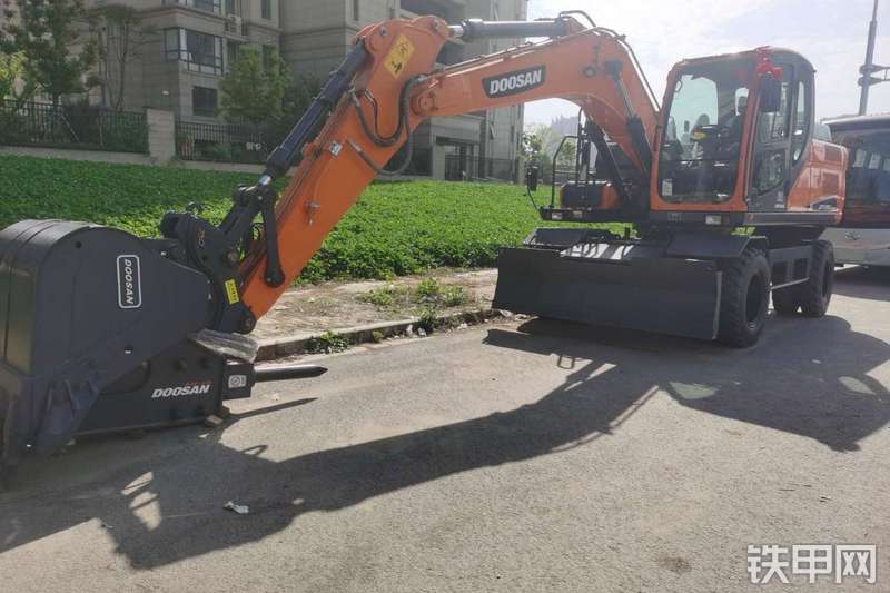 迪万伦DX150WE-9CN挖掘机整机外观