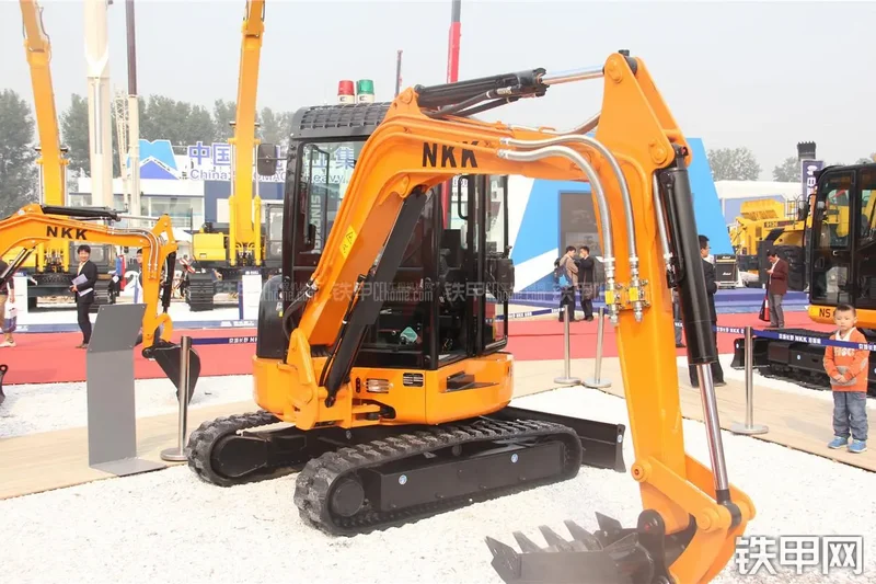 京城长野NS08挖掘机整机外观