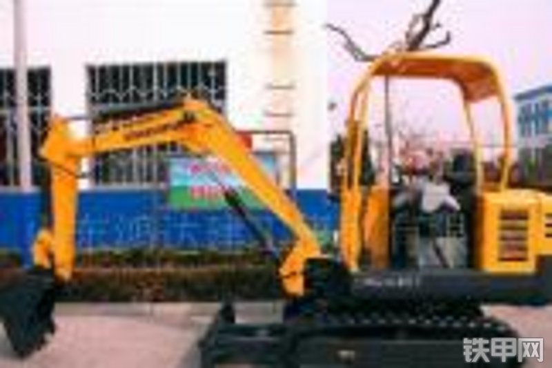 鸿达建工HDE30挖掘机整机外观