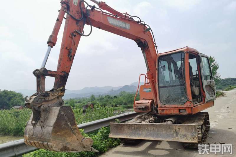 迪万伦DH80G-CN10挖掘机整机外观