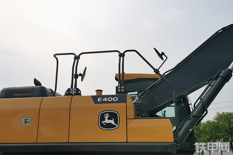 约翰迪尔E400LC挖掘机局部