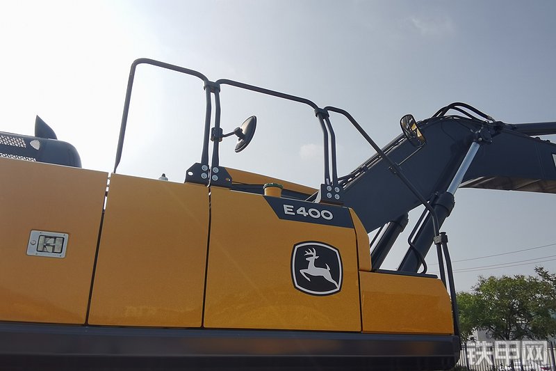 约翰迪尔E400LC挖掘机局部
