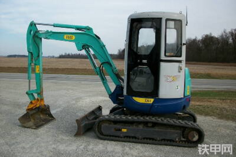 石川岛IHI30NX-2挖掘机整机外观