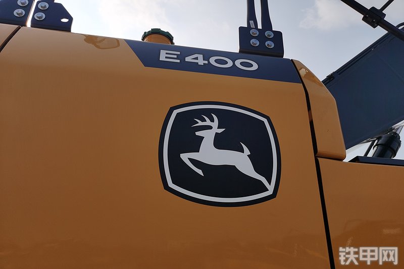 约翰迪尔E400LC挖掘机局部