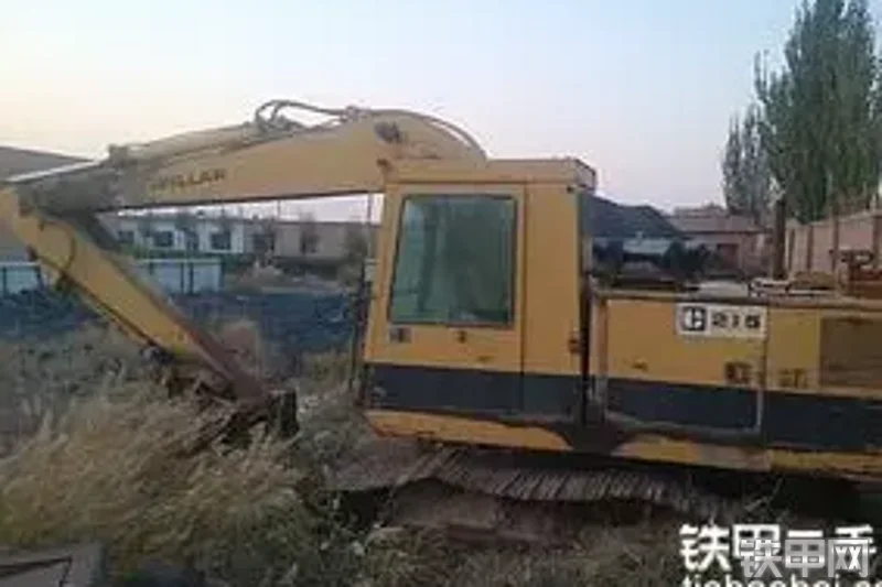 卡特彼勒215液压挖掘机整机外观