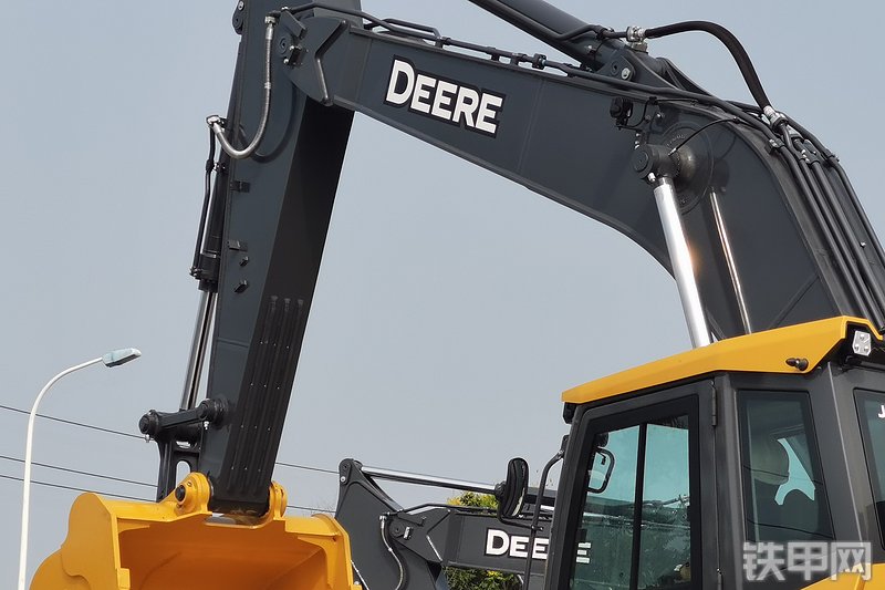 约翰迪尔E400LC挖掘机局部