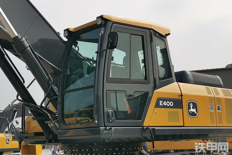 约翰迪尔E400LC挖掘机局部