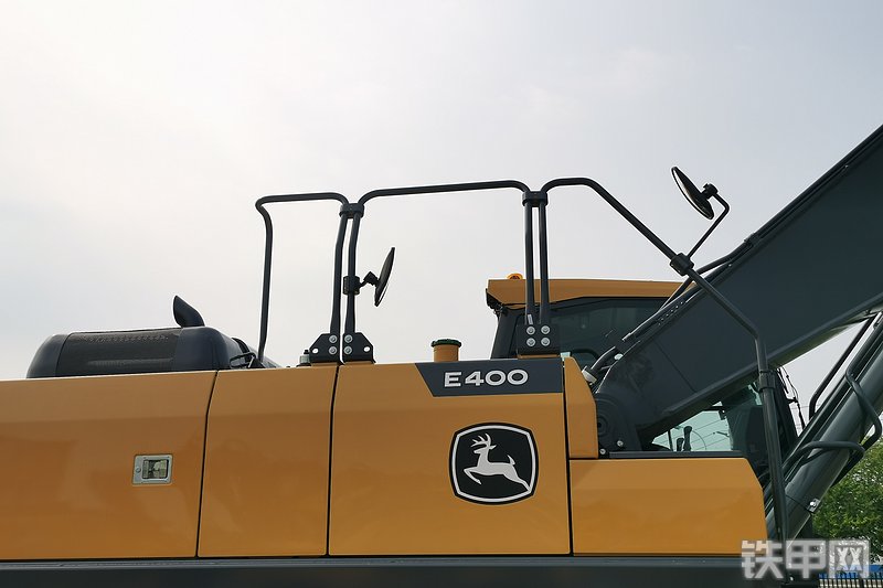 约翰迪尔E400LC挖掘机局部