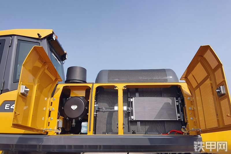 约翰迪尔E400LC挖掘机局部