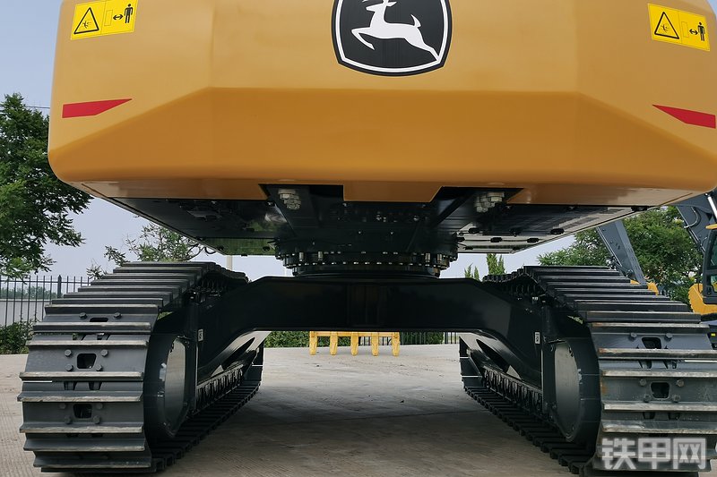 约翰迪尔E400LC挖掘机局部