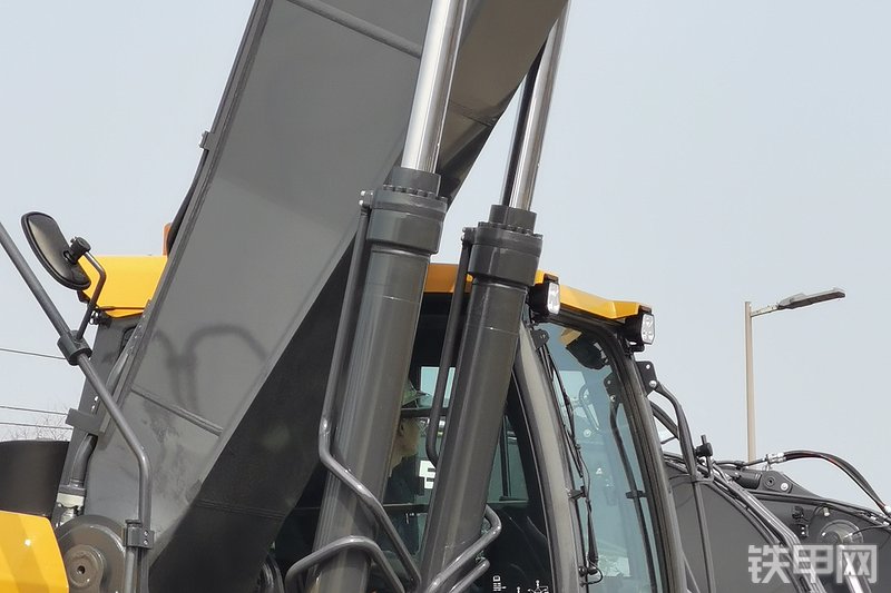 约翰迪尔E400LC挖掘机局部