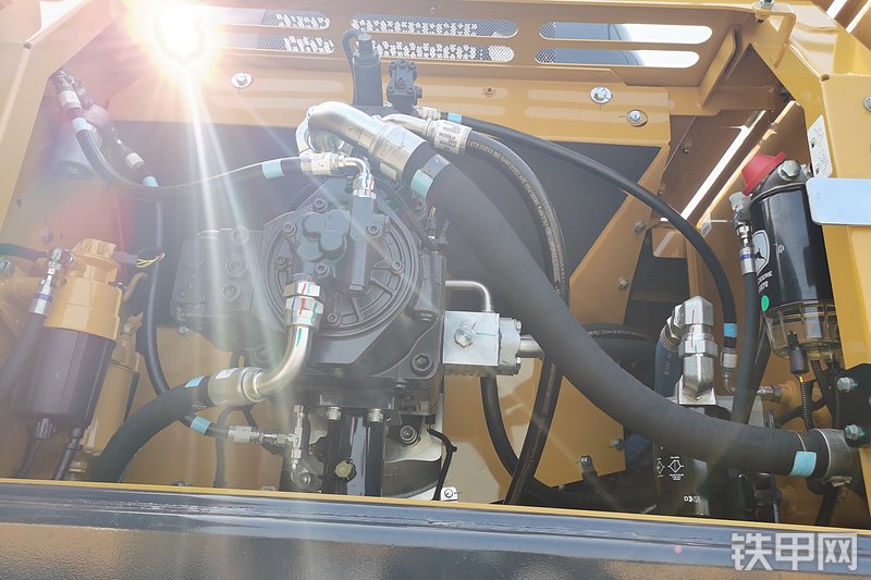 约翰迪尔E400LC挖掘机局部