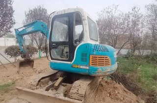 中国北车DBC60D-8挖掘机整机外观