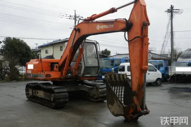 日立EX120挖掘机整机外观