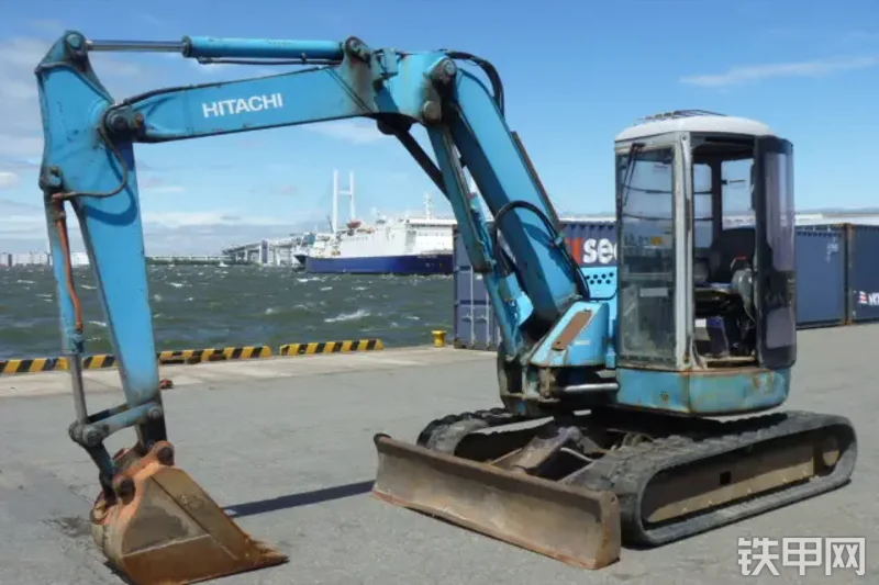 日立EX60-6挖掘机整机外观