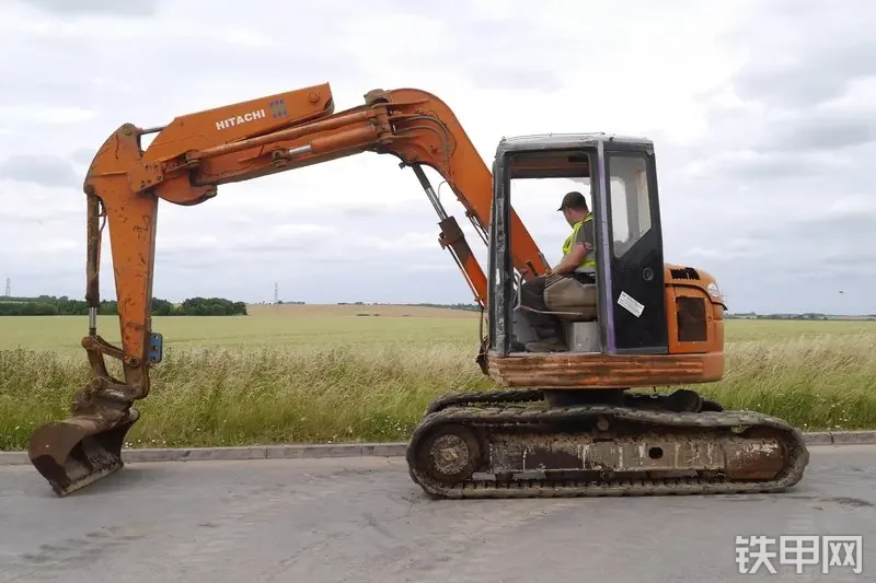 日立EX75-3挖掘机整机外观