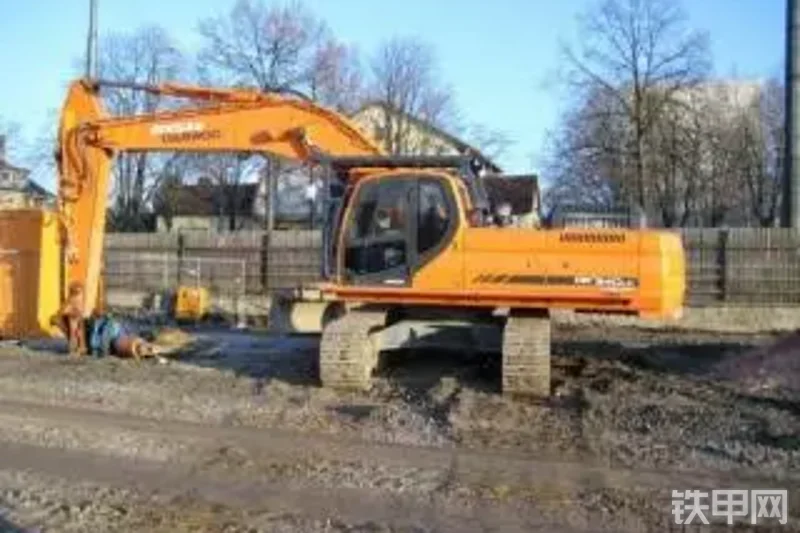 迪万伦DX340挖掘机整机外观