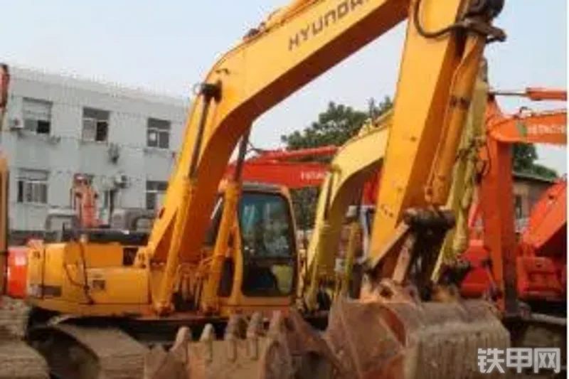 加藤HD700SE挖掘机整机外观