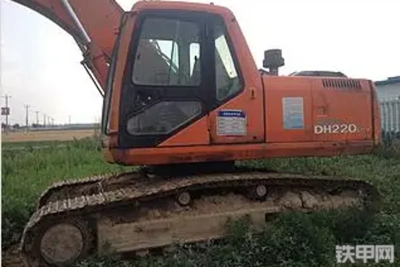 迪万伦DH200-5挖掘机整机外观