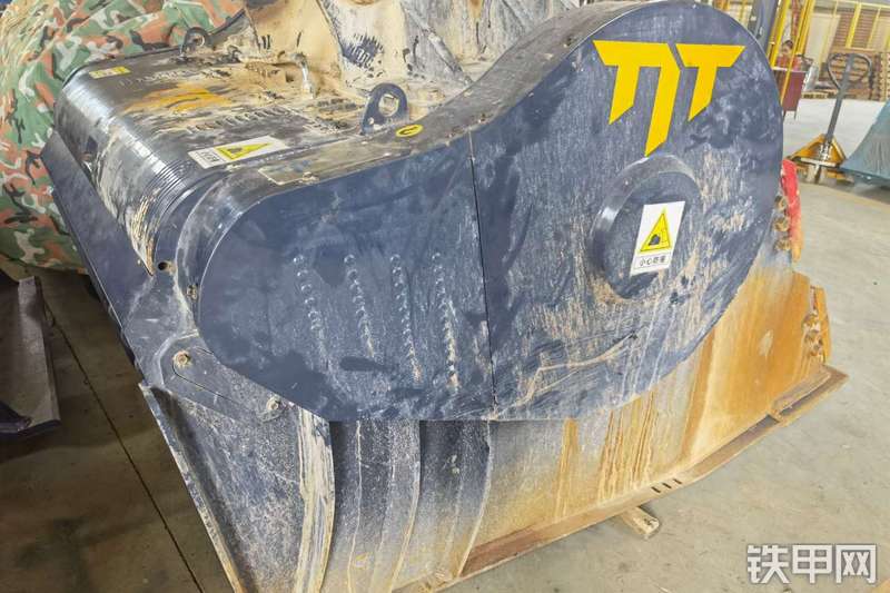 启发tit1300履带颚式破碎机