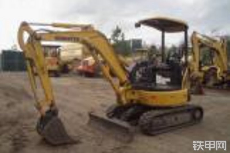 小松PC27MR-2挖掘机整机外观