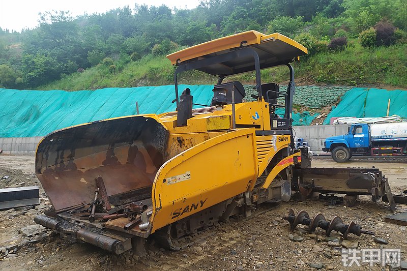 三一重工SMP95C沥青摊铺机整机外观