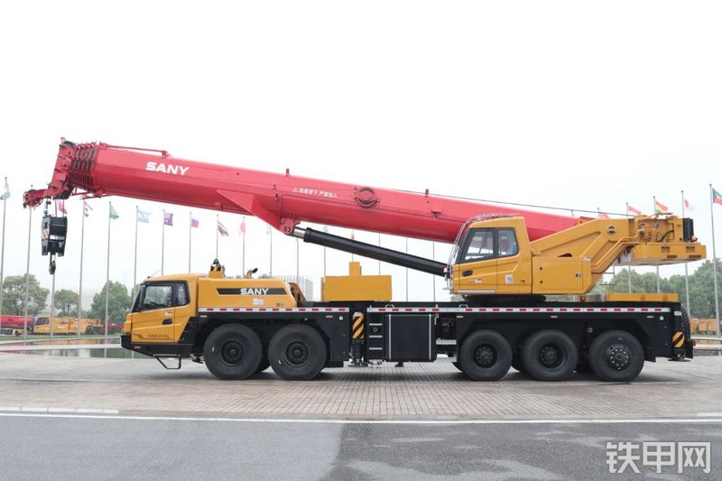 三一重工STC1000C7起重机整机外观