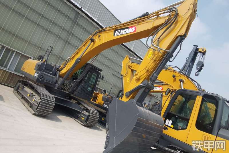 徐工XE350D挖掘机整机外观