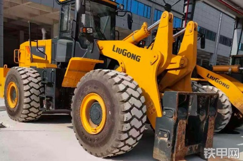 柳工CLGF260装载机整机外观