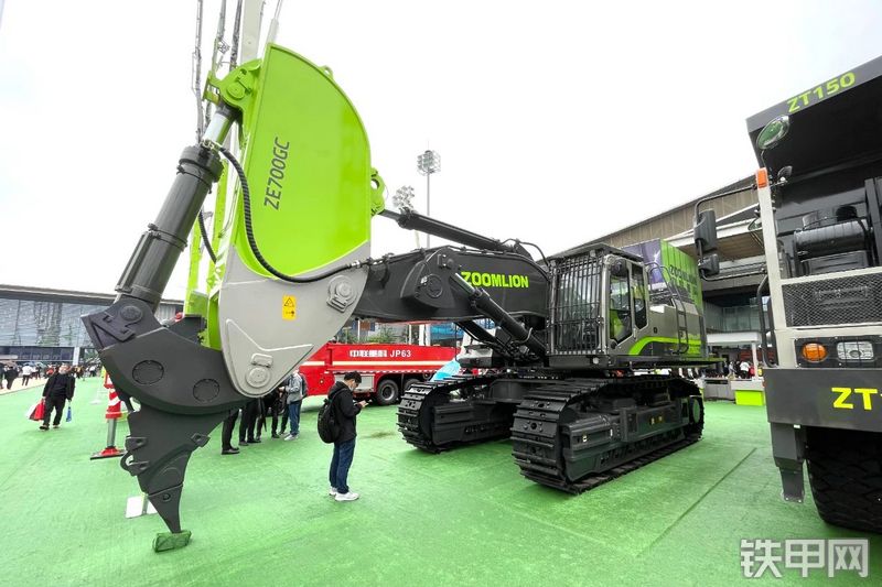 中联重科ZE700GC挖掘机整机外观