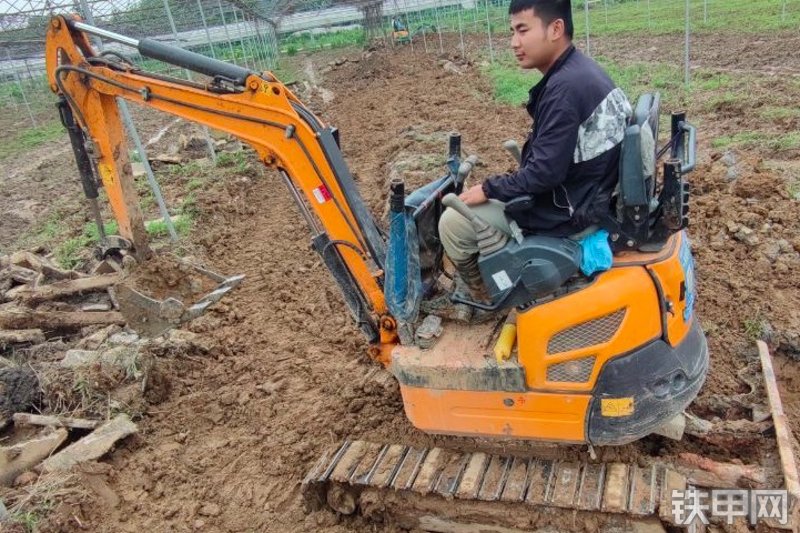 犀牛重工xn20履带式挖掘机