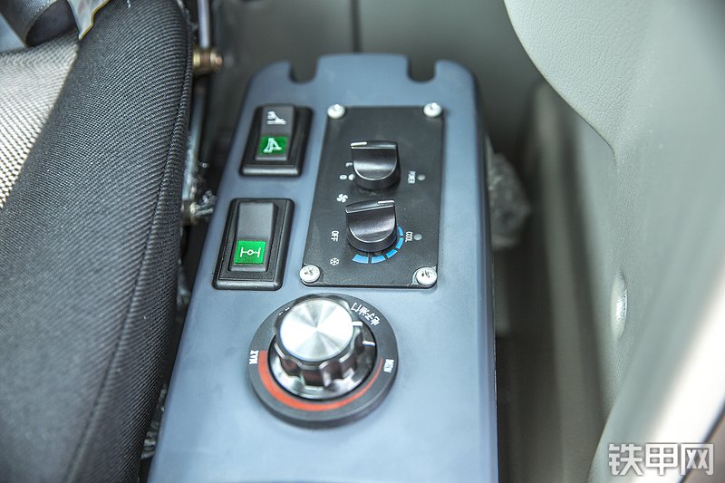 临工建机LG75F挖掘机局部