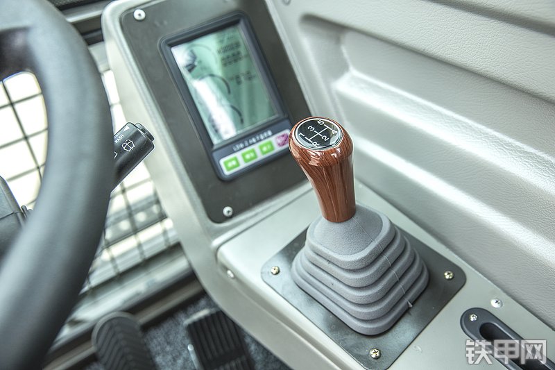 临工建机LG75F挖掘机局部