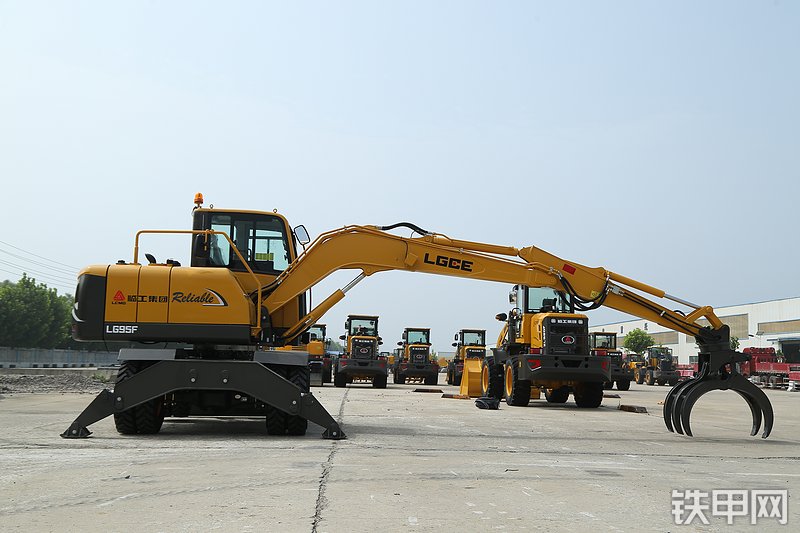临工建机LG95F加长臂（夹木叉）挖掘机整机外观