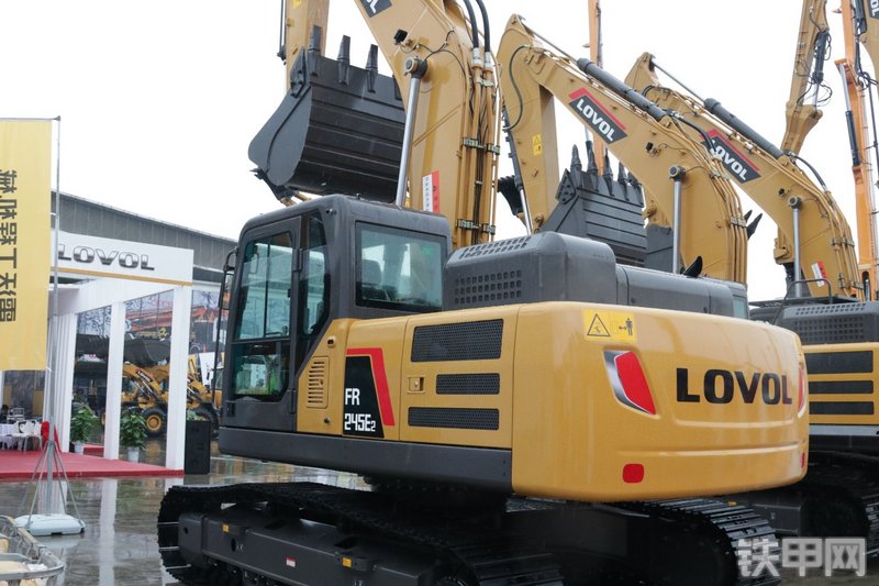 雷沃重工FR245E2挖掘机整机外观