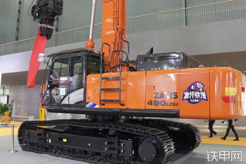 日立ZX490LCH打桩机整机外观